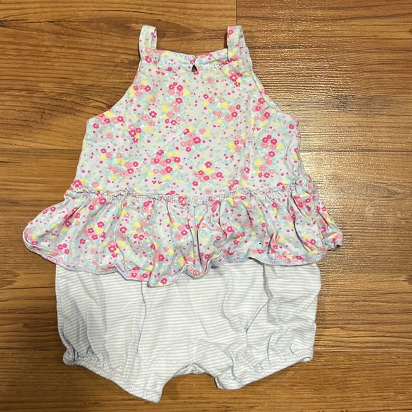 6 assorted bodysuits - Picture 2 of 7